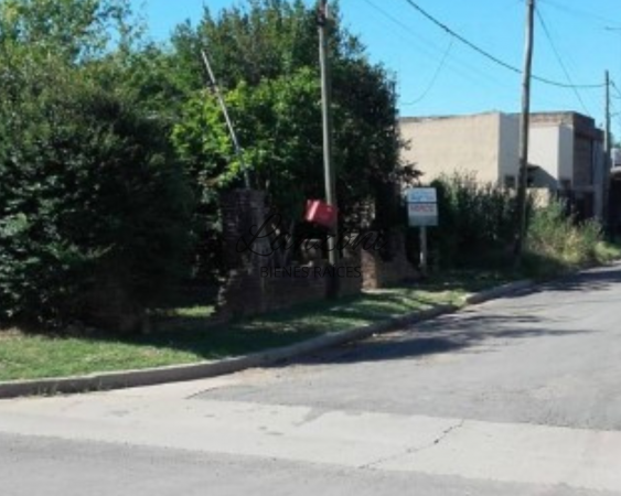 PROPIEDAD EN VENTA CON INTERESANTE AMPLITUD DE ESPACIO VERDE - Cód. LBR110CAS 