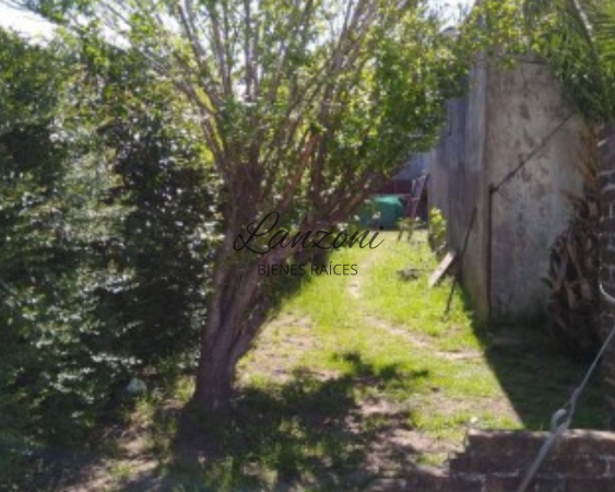 PROPIEDAD EN VENTA CON INTERESANTE AMPLITUD DE ESPACIO VERDE - Cód. LBR110CAS 