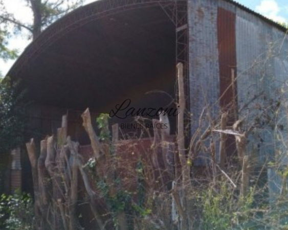 PROPIEDAD EN VENTA CON INTERESANTE AMPLITUD DE ESPACIO VERDE - Cód. LBR110CAS 