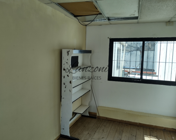 RIVADAVIA AL 700, VENTA DE IMPECABLE LOCAL COMERCIAL EN PLENO CENTRO DE LA CIUDAD - Cód. LBR84LOC