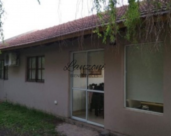 HERMOSA VIVIENDA UNIFAMILIAR DE MODERNA CONSTRUCCIÓN - Cód. LBR101CAS 
