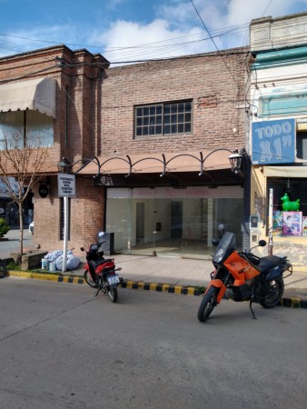 RIVADAVIA AL 700, VENTA DE IMPECABLE LOCAL COMERCIAL EN PLENO CENTRO DE LA CIUDAD - Cód. LBR84LOC