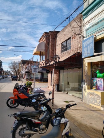 RIVADAVIA AL 700, VENTA DE IMPECABLE LOCAL COMERCIAL EN PLENO CENTRO DE LA CIUDAD - Cód. LBR84LOC